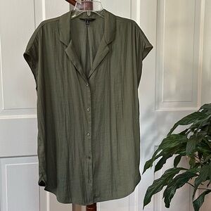 Banana Republic Olive Green button down Short Sleeve Top Blouse